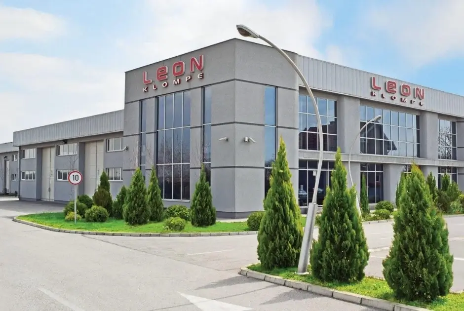 За компанията